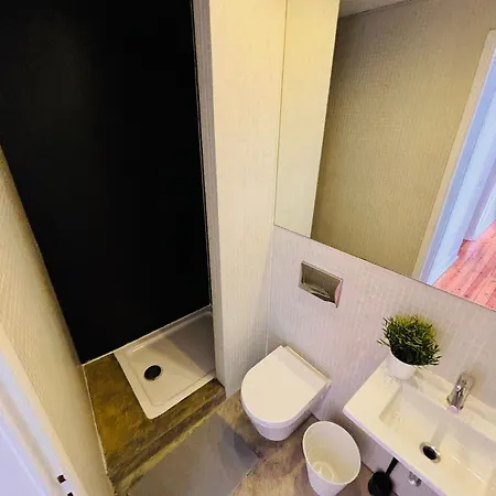 Luxury Rooms, Location For Tourists Hostel