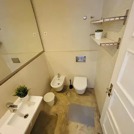 Hostel Luxury Rooms, Location For Tourists *