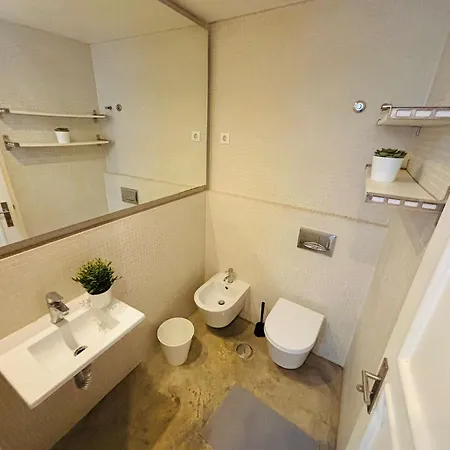 Luxury Rooms, Location For Tourists